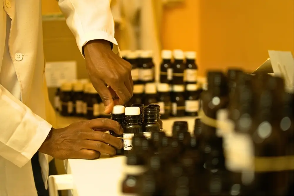 Dosis de metadona para entregarlas a pacientes en prisiones y hospitales. Kenia, mayo de 2024.