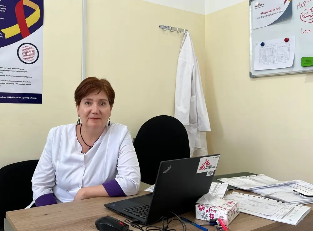 Dra. Marina Aharonyan, del Centro de Salud "Arshakunyats", en el mes de Concientización sobre la Hepatitis C