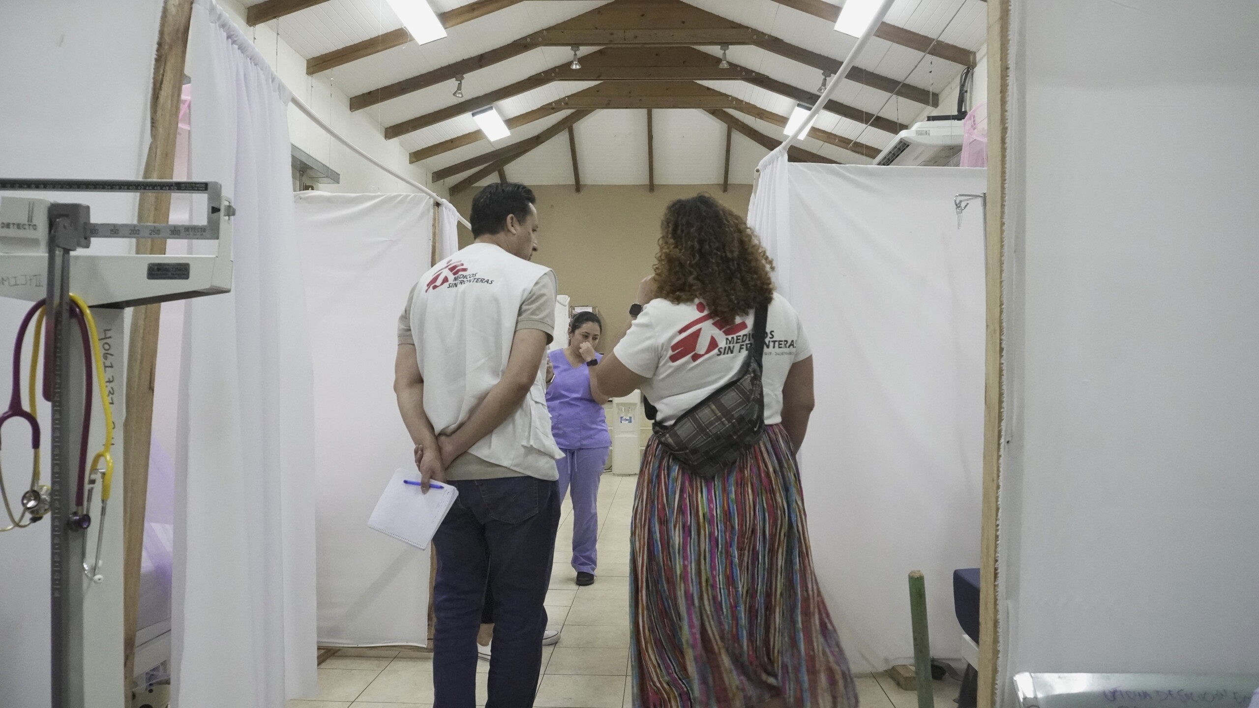 Personal de Médicos Sin Fronteras en el centro de estabilización de Santa Cruz de Yojoa, Honduras