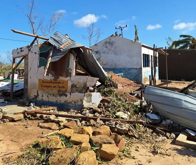 Centro de salud de Ninlia destruido tras el paso del ciclón Chido. Mozambique, 16 de diciembre de 2024.