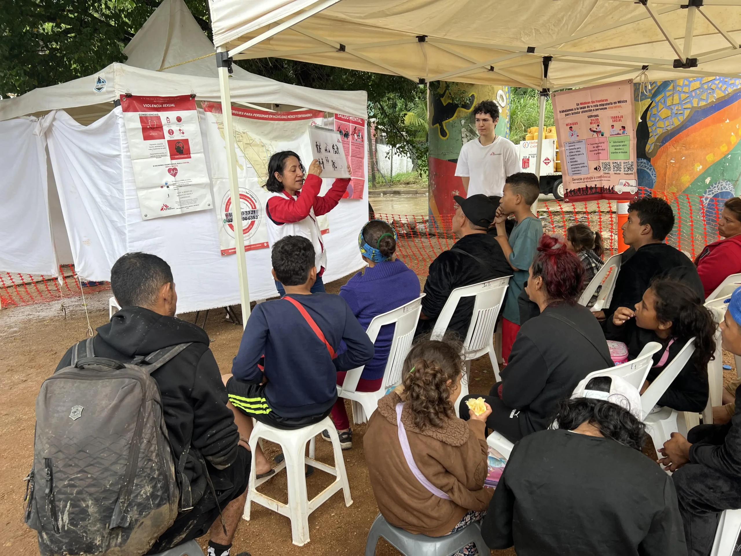 Equipo de MSF, en una clínica móvil.