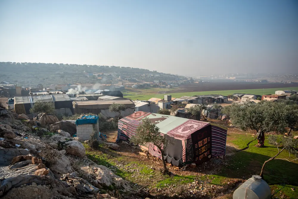 Vista de de los campos de desplazados en la zona de Sarmada, al norte de la ciudad de Idlib, en el noroeste de Siria. Diciembre de 2023.