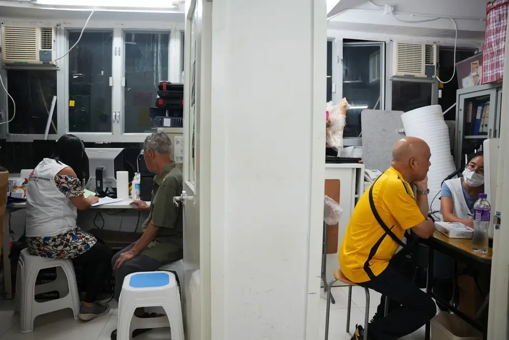 Personal de MSF brinda atención integral a personas sin hogar en suburbios de Hong Kong