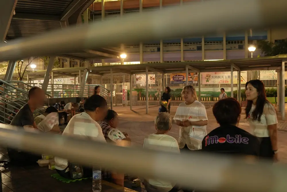 Para responder a las necesidades de las personas sin hogar, MSF puso en marcha un modelo de colaboración médico-social con ONG locales para ofrecer una atención integral centrada en el paciente.