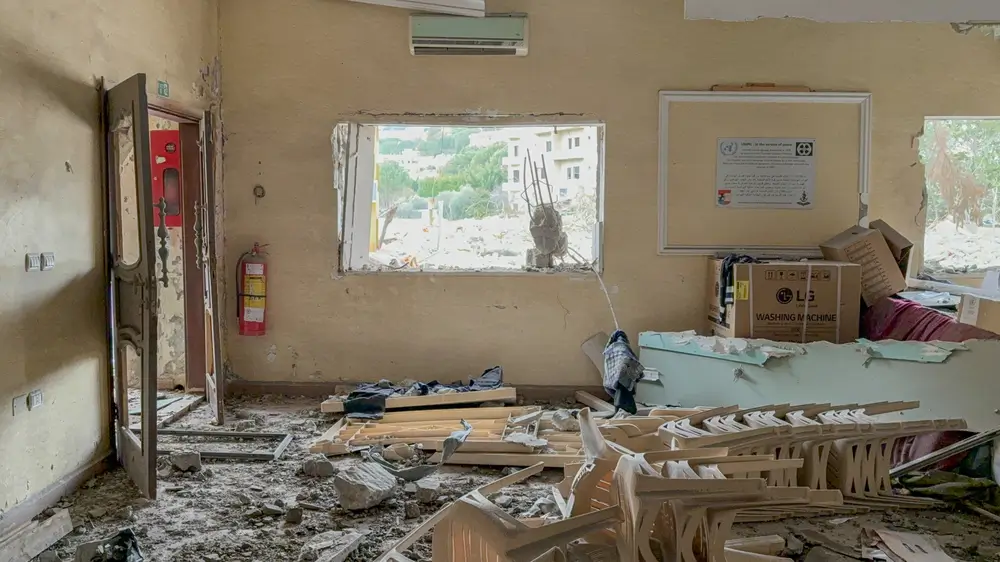 "La escala de la destrucción es masiva. Las ciudades han quedado reducidas a escombros, y las casas, las escuelas y las tierras de cultivo han sido arrasadas", afirma François Zamparini, coordinador de emergencias de MSF en Líbano.