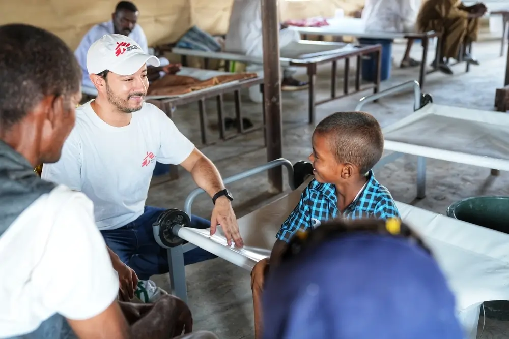Ahmad Awad, de 11 años, desplazado del estado de Al Jazirah, es paciente de la unidad de tratamiento del cólera de MSF en Al Gedaref. Noviembre de 2024.