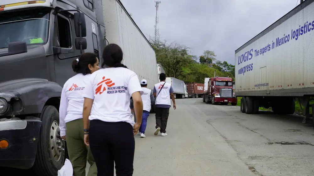 Equipo de MSF camino a brindar atención a la población migrante que llega a Danlí, Honduras.