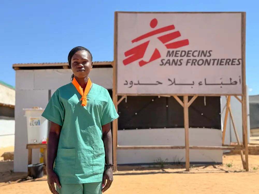 Solange Famanou Ahidjo, partera, se encuentra en la unidad de maternidad de MSF en el campo de Aboutengue, en el este de Chad, donde lleva un año trabajando.