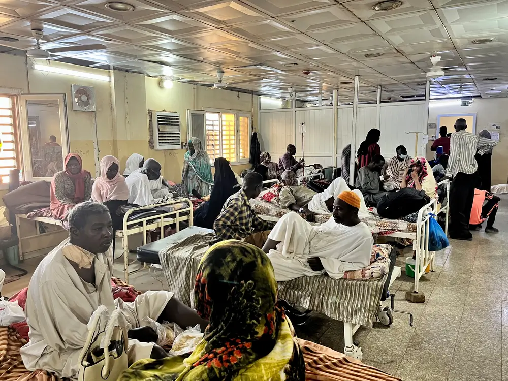 Vista de la concurrida sala de urgencias del hospital Al-Nao, apoyado por MSF en Omdurmán. Estado de Jartum, Sudán, marzo de 2025.