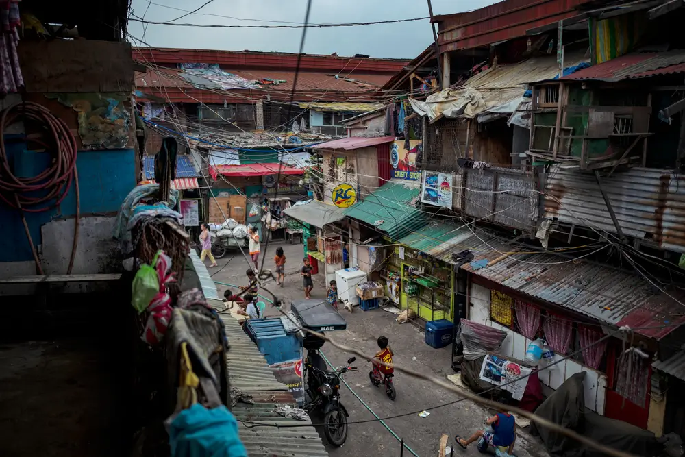 Tondo es uno de los barrios marginales más pobres y densamente poblados de Filipinas. Para encontrar pacientes con Tuberculosis, el personal de MSF a menudo tiene que caminar de vecindario en vecindario.