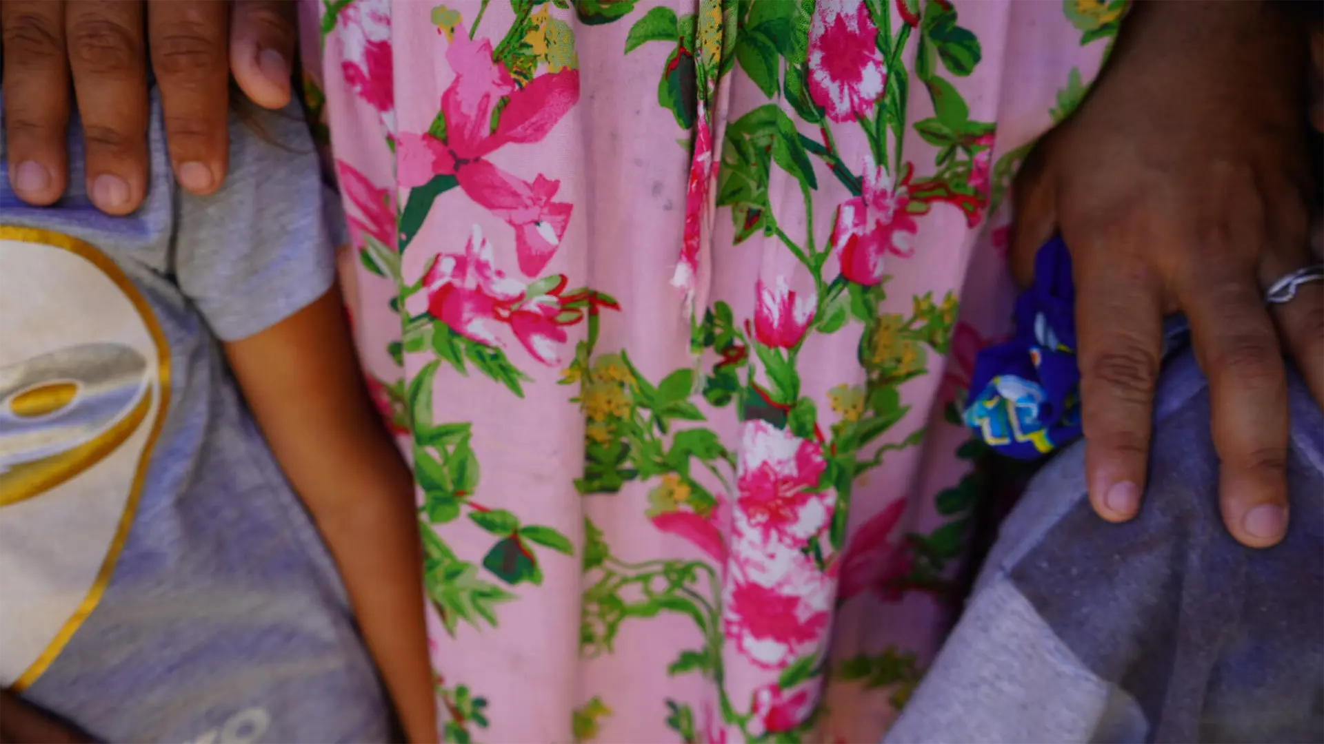 Natasha (seudónimo), de Honduras, se encuentra atrapada en un albergue en Tapachula, estado de Chiapas, al sur de México. Escapó de la violencia en su país con sus hijos y no quiere exponerse a los riesgos de continuar el peligroso viaje migratorio a través de México.