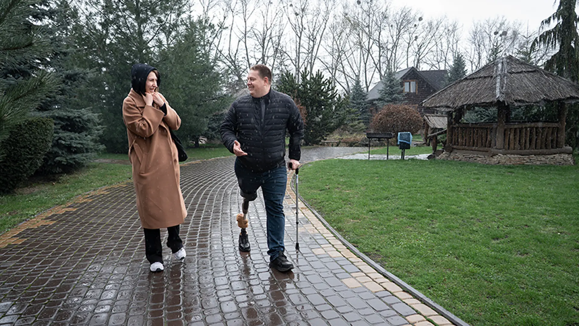 Serhii, de 32 años, es un veterano que resultó gravemente herido en la región de Donetsk, Ucrania, en marzo de 2024, lo que le provocó la pérdida de una pierna.