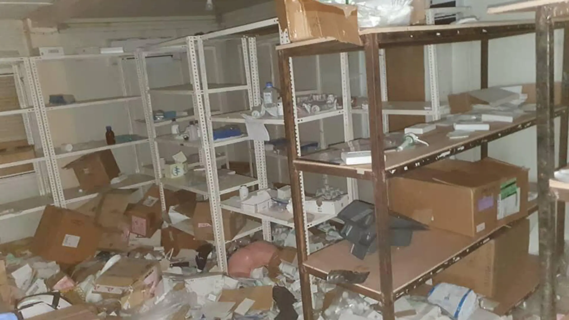 El 14 de abril de 2025, el hospital y las oficinas de MSF en Ulang fueron saqueados por hombres armados. Robaron suministros médicos y equipo esencial, y lo que no pudieron llevarse fue destruido deliberadamente.