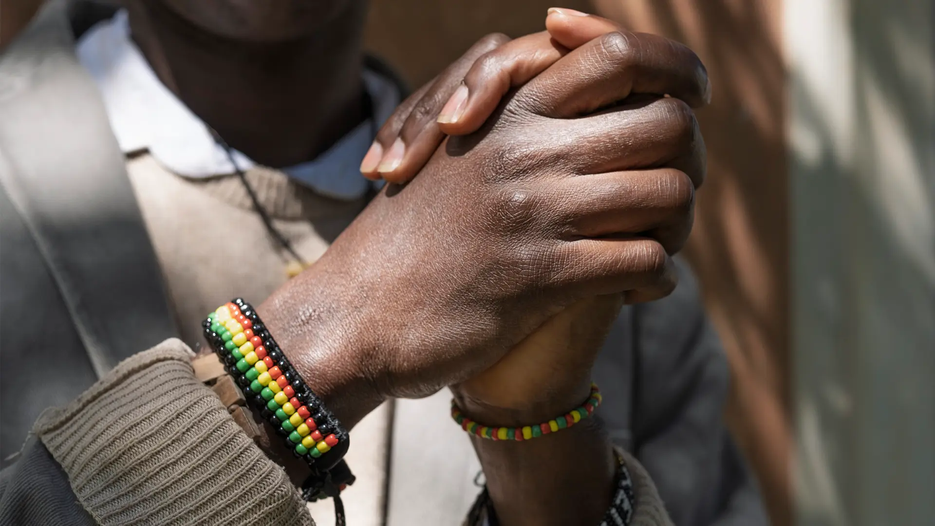Olivier llegó a la clínica de Palermo en octubre de 2023.Actualmente vive en un centro de acogida, asiste a la escuela secundaria y es muy activo en campañas de sensibilización sobre los derechos humanos y la ciudadanía.