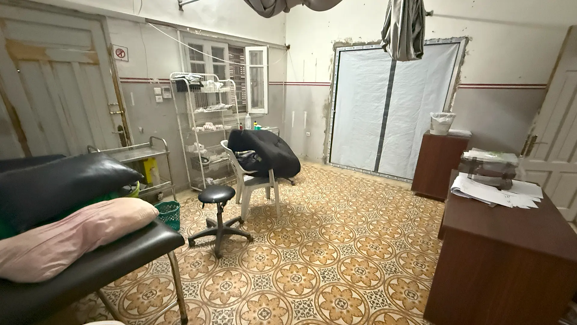 Vista de las instalaciones vacías en una clínica de la Ciudad de Gaza.