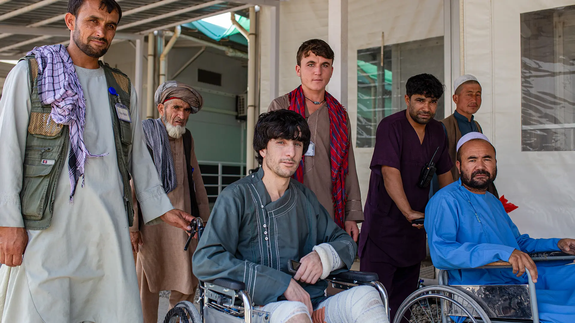 Naqibullah proviene de Badakhshan, al noreste de Afganistán, donde el acceso a la atención médica es limitado. Un muro le cayó encima y fue trasladado al Centro de Traumatología de MSF en Kunduz, donde fue operado de la pierna izquierda.