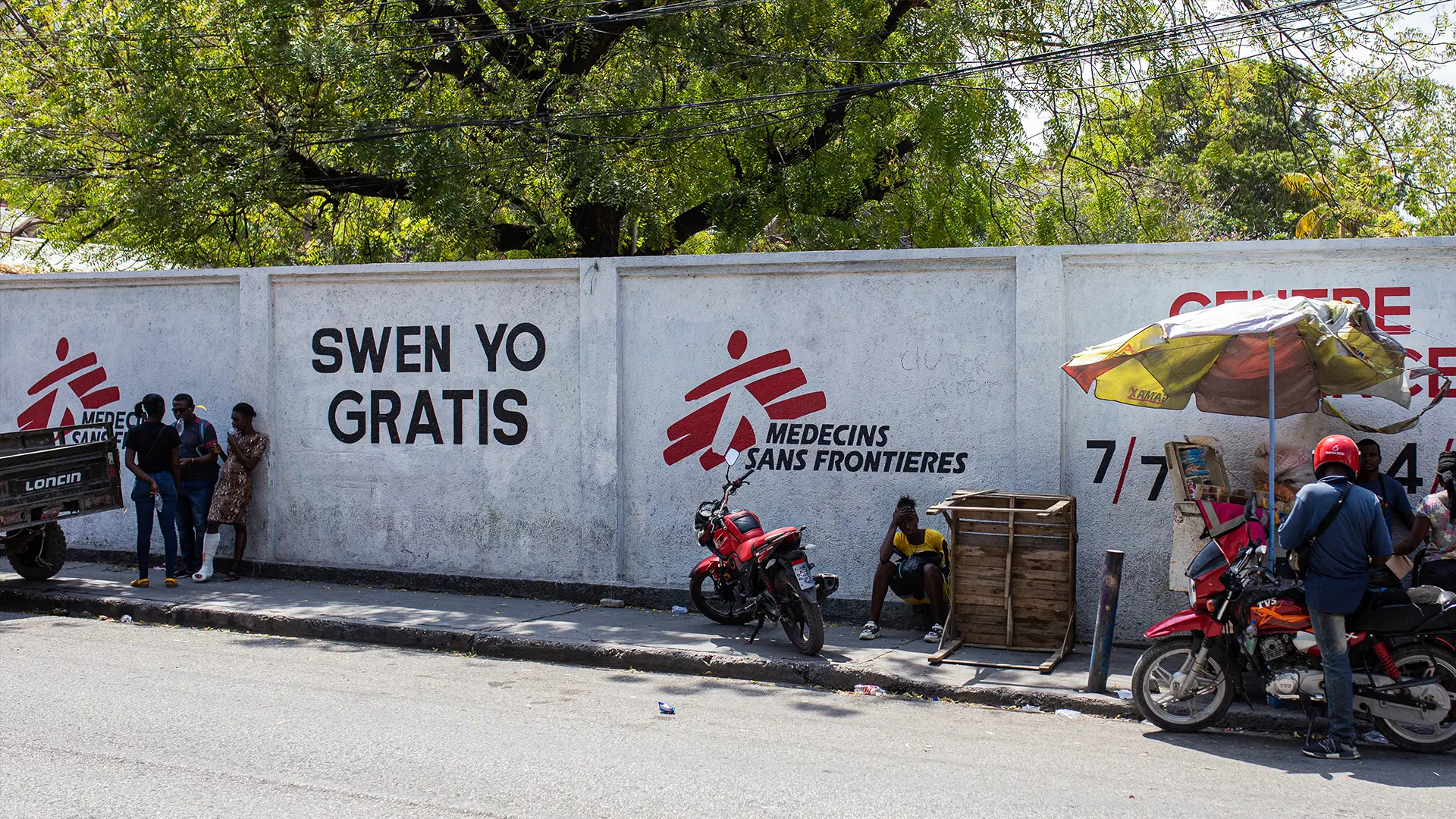 Puerta de entrada del Centro de Emergencias de MSF en Turgeau, ubicado en el centro de Puerto Príncipe.