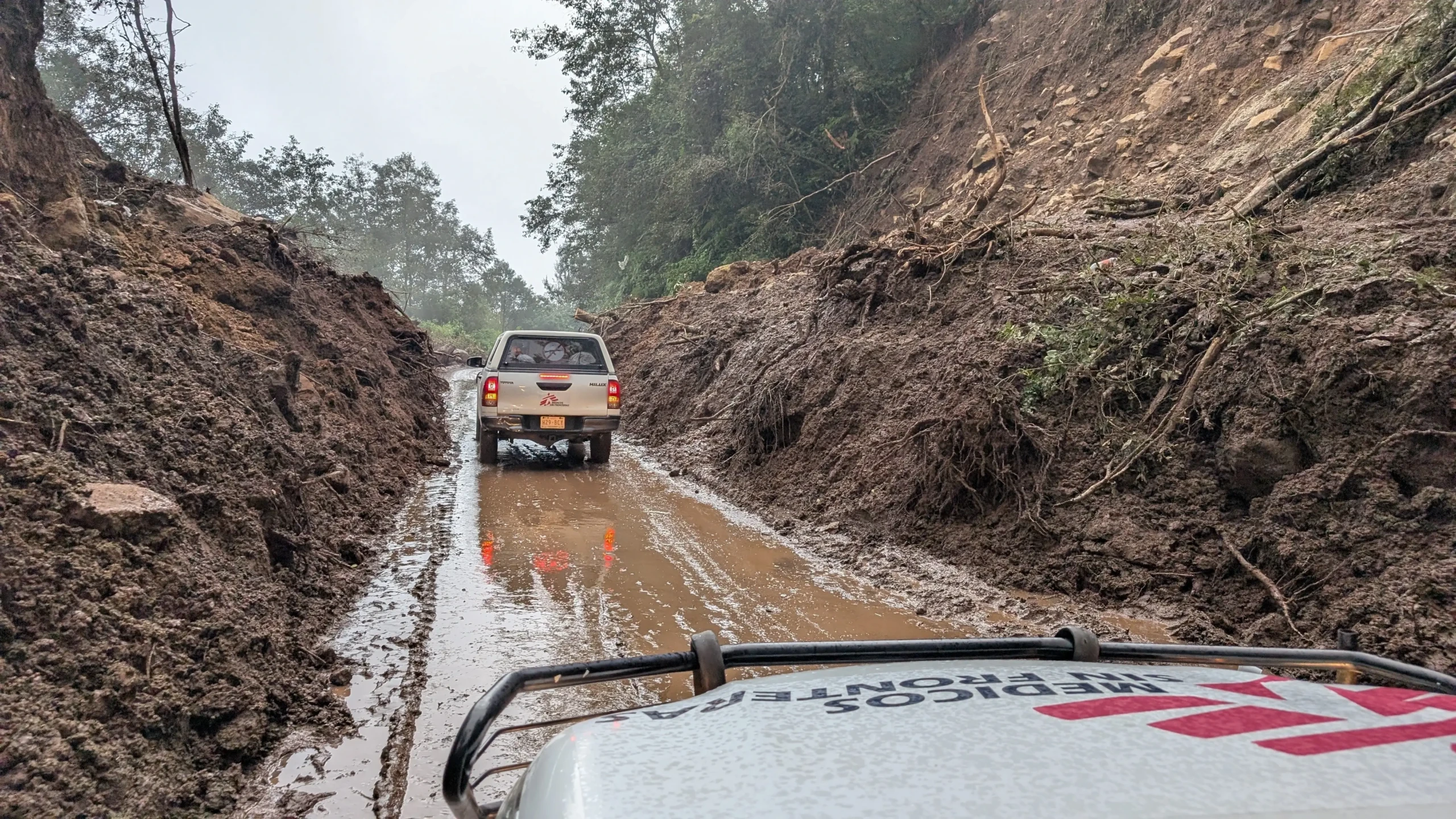 Un equipo de Médicos Sin Fronteras en camino a atender a las personas afectadas por las inundaciones en el estado de Hidalgo © MSF
