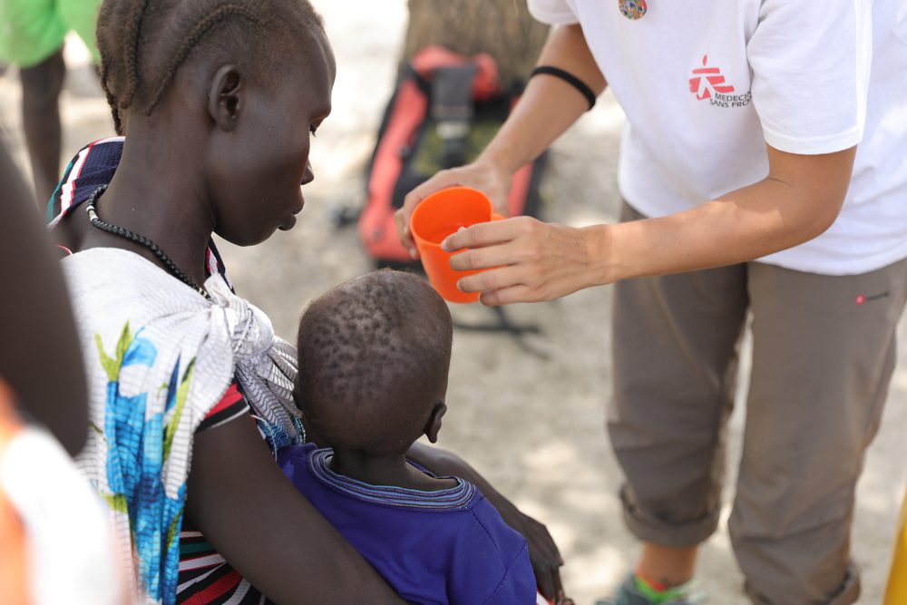 El equipo médico de MSF de Malakal realiza actividades de divulgación en Alto Nilo