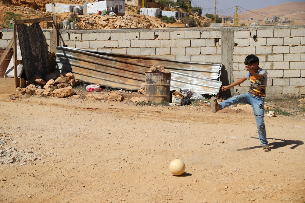Houssam, de 12 años, sufre de diabetes tipo I. Su deporte favorito es el fútbol, lo juega con su hermano.