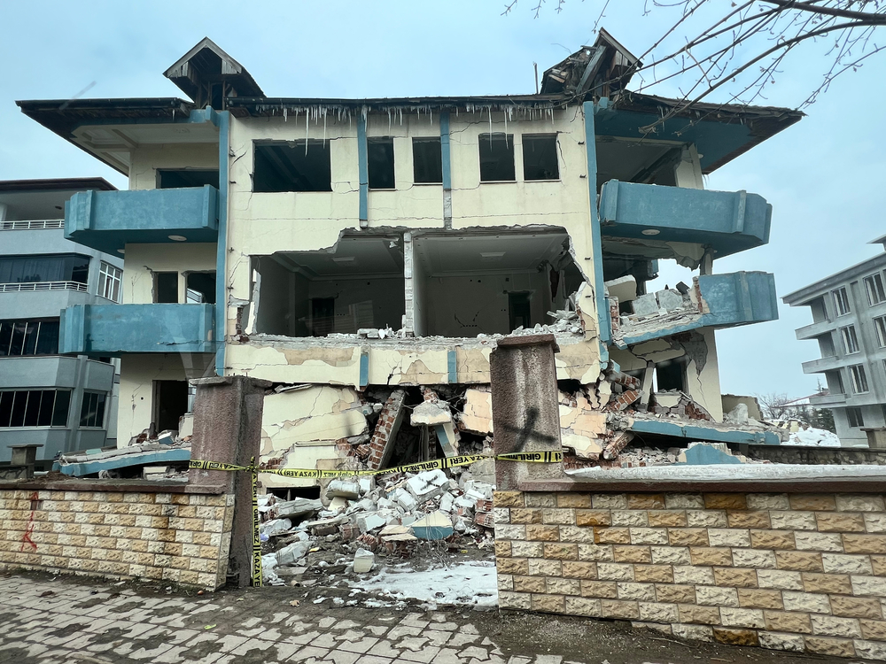 Imagen del centro de la ciudad de Elbistan, en el sur de Turquía, muy afectada por los terremotos que sacudieron este país y Siria.