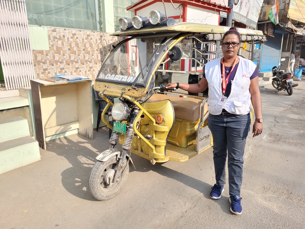 Fátima es trabajadora de MSF y la primera conductora de E-rickshaw en India
