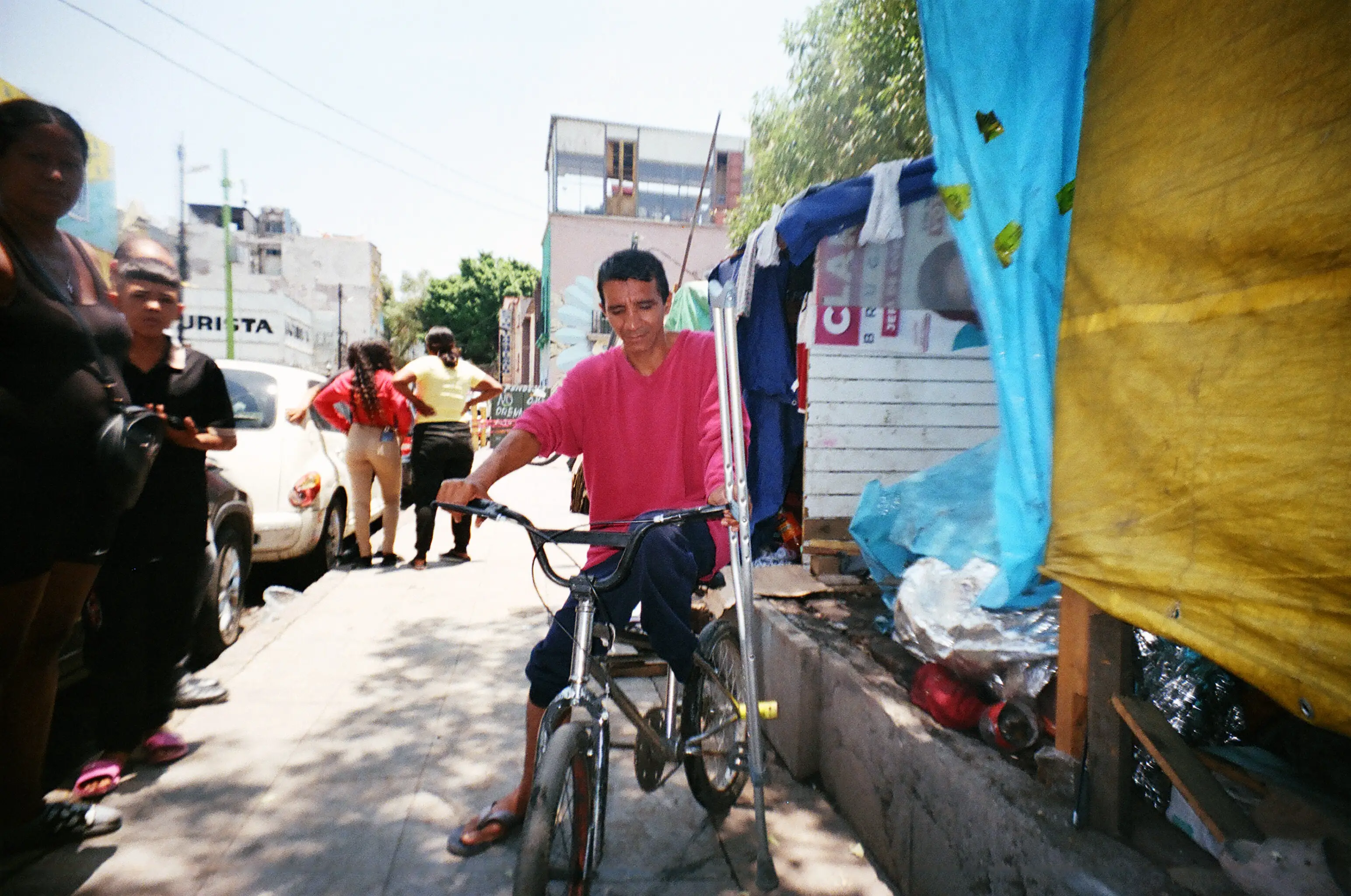 Migrantes luchan por refugiarse de la discriminación y violencia en la Ciudad de México