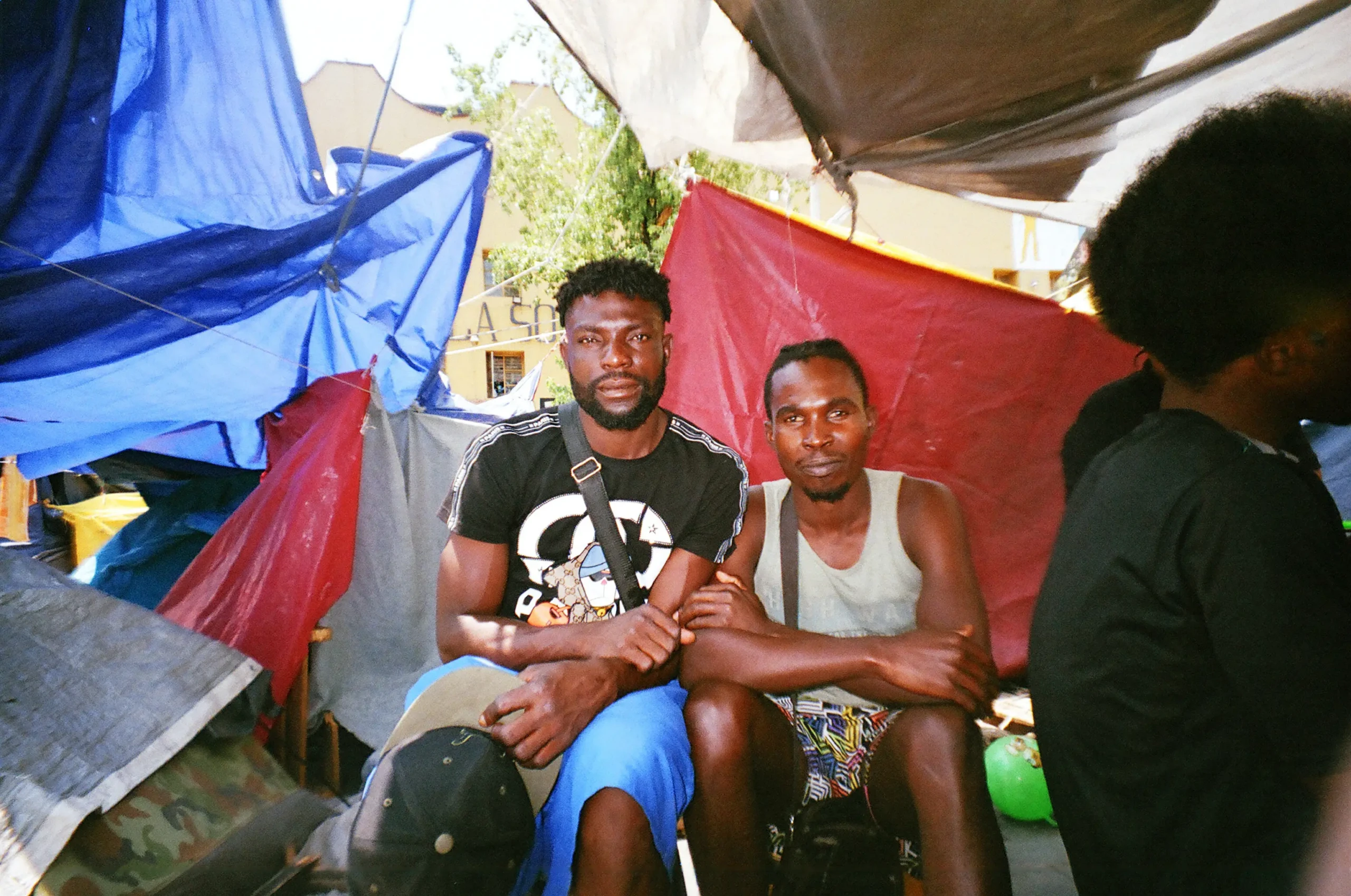 Migrantes luchan por refugiarse de la discriminación y violencia en la Ciudad de México