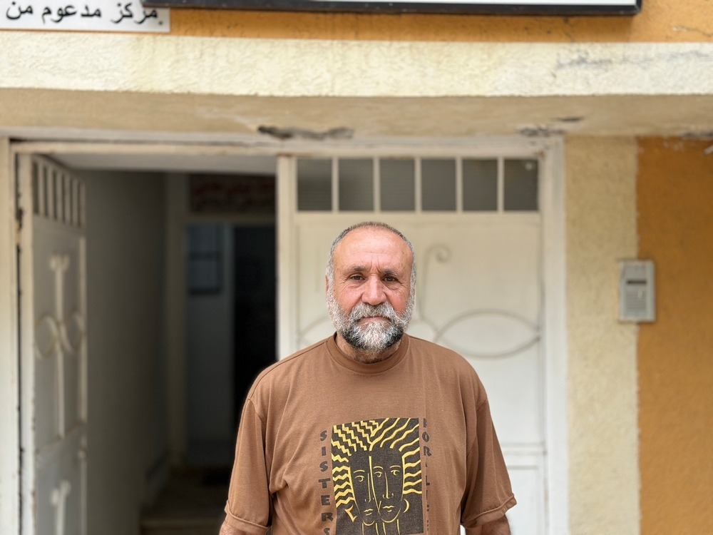 Abu Mohammed, 68 años de Aitaroun, desplazado en Tayr Felsay, al sur del Líbano.