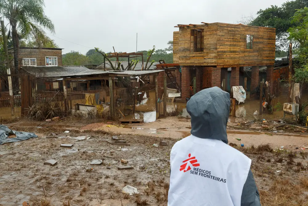 MSF trabaja en un refugio con víctimas vulnerables de las desastrosas inundaciones en el sur de Brasil