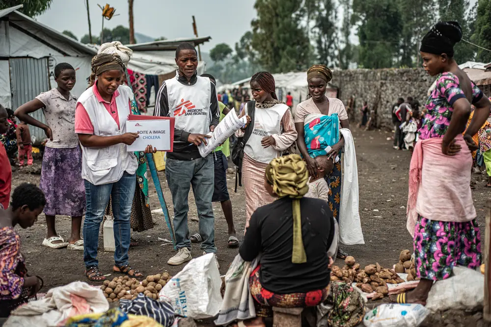 Equipos de Médicos Sin Fronteras atendiendo a personas desplazadas de Goma, República Democrática del Congo. © Daniel Buuma