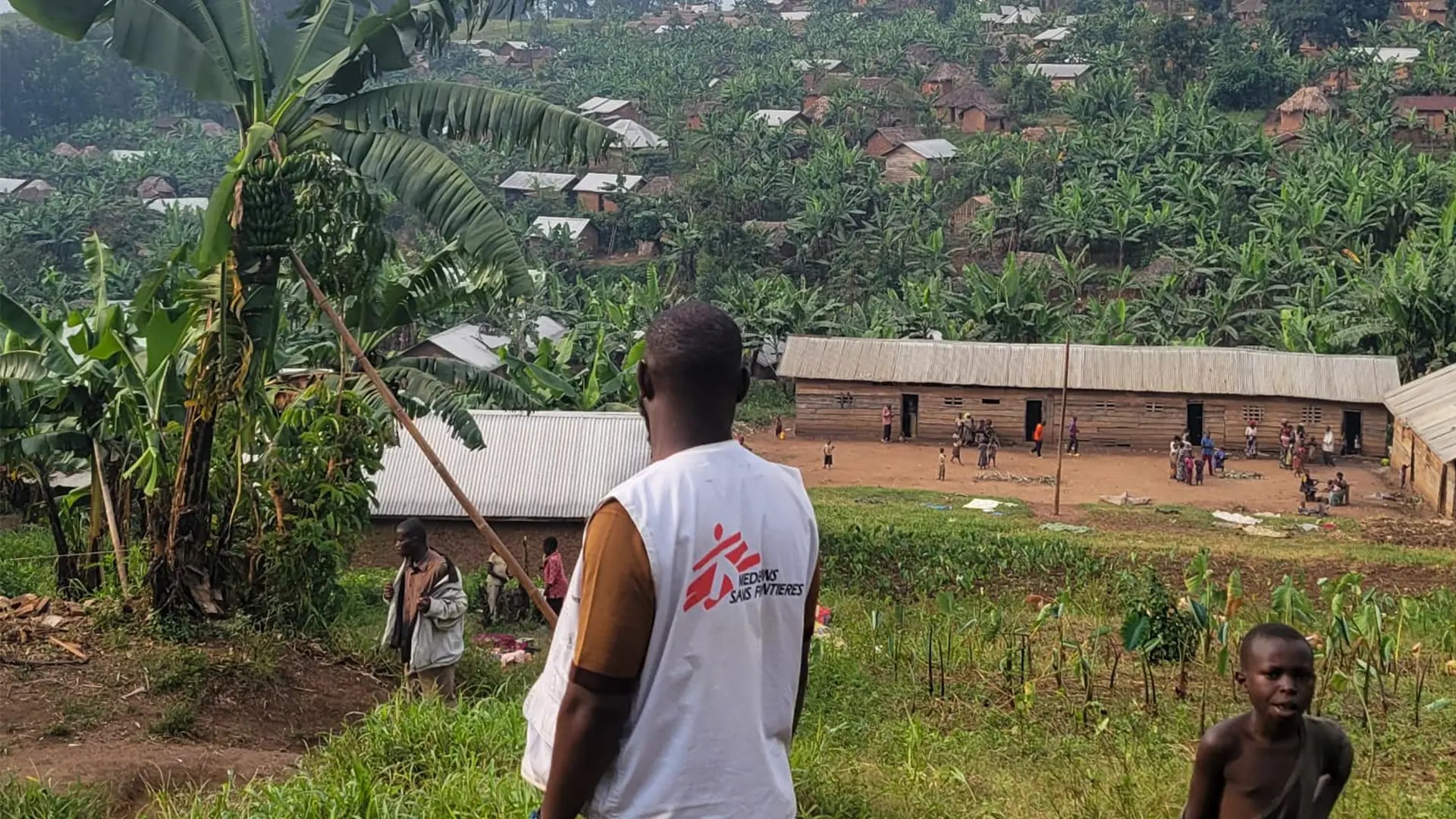 En Bambo, en Kivu del Norte, MSF proporcionamos atención esencial a unas 3.700 personas cada semana, pero las necesidades superan con creces la capacidad actual.