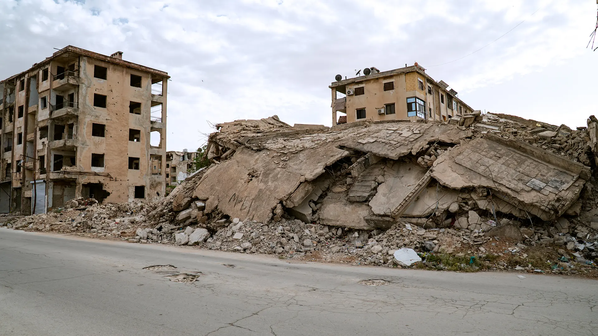 Vista de los restos de edificios destruidos en el este de Alepo, Siria.