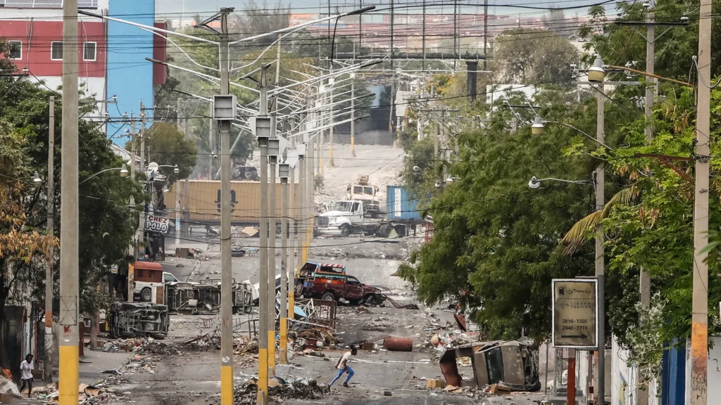 Vista del barrio Delmas 18 en Puerto Príncipe, Haití, tras enfrentamientos entre grupos armados y las fuerzas policiales. Marzo, 2024.
