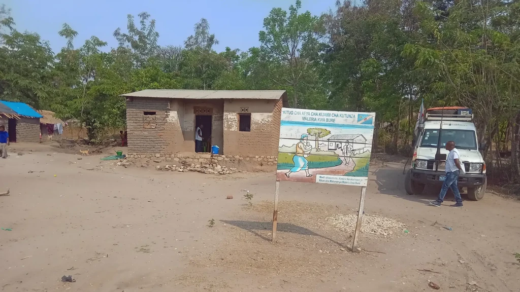 Centro comunitario de tratamiento de la malaria establecido por MSF en la aldea de Elba, territorio de Fizi, provincia de Kivu Sur, República Democrática del Congo. 