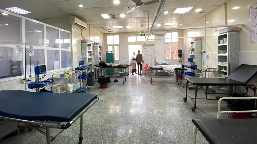 La entrada a la sala de emergencias del Centro de Trauma de MSF en Adén, dentro del Hospital Al-Salam en Adén, Yemen. 2023.