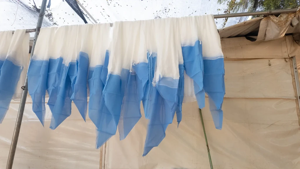 Además del diagnóstico y el tratamiento gratuitos, MSF promueve la prevención de la malaria mediante el uso de mosquiteros y la quimioprevención estacional para ayudar a reducir la gravedad de la enfermedad y proteger a los niños vulnerables.