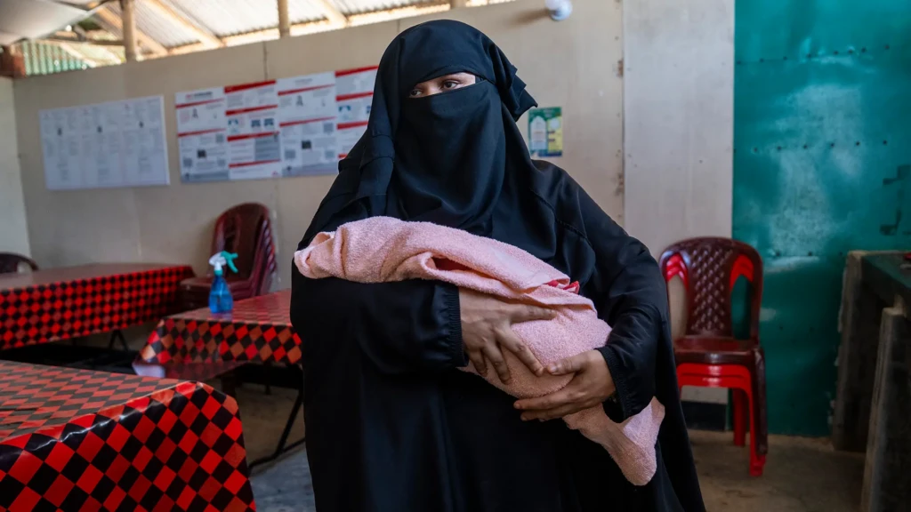 Hazera, de 38 años, huyó de Myanmar en 2017 y desde entonces vive en los campos de refugiados rohinyá de Cox's Bazar.