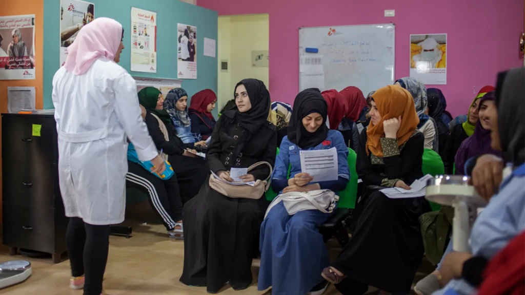 Equipo de MSF brinda servicios de salud sexual y reproductiva en el campo de Bourj Al Barajneh, en el sur de Beirut.